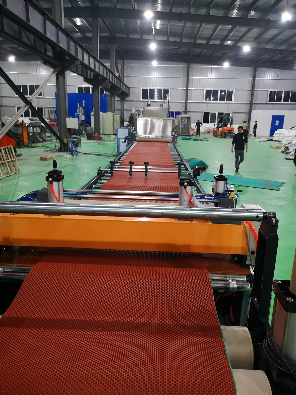 環保塑膠材料再生新篇章 丁基膠防腐卷材與預制型跑道生產線關鍵技術解析